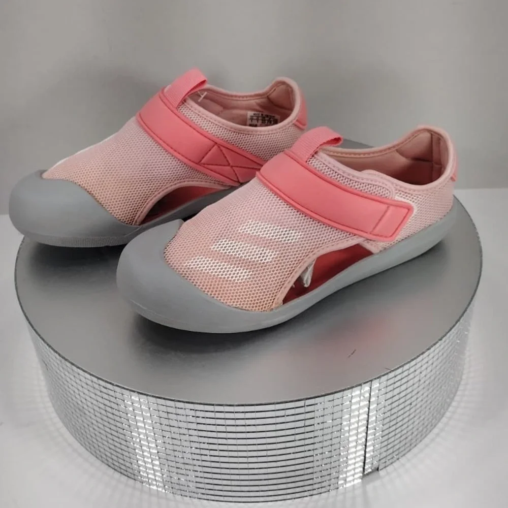 Adidas Kids Water Shoes in  size 1 kids pre owned Exellent condition